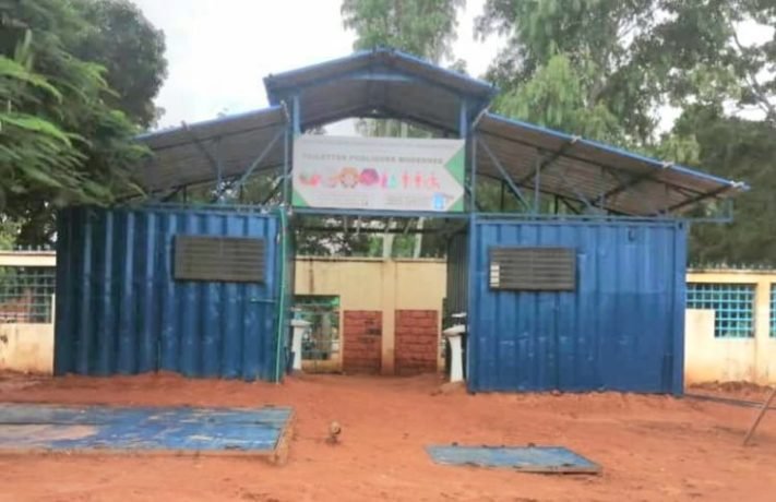 Assainissement à Bobo : Le ministre Roger Baro remet des toilettes publiques modernes à la commune Assainissement à Bobo : Le ministre Roger Baro remet des toilettes publiques modernes à la commune