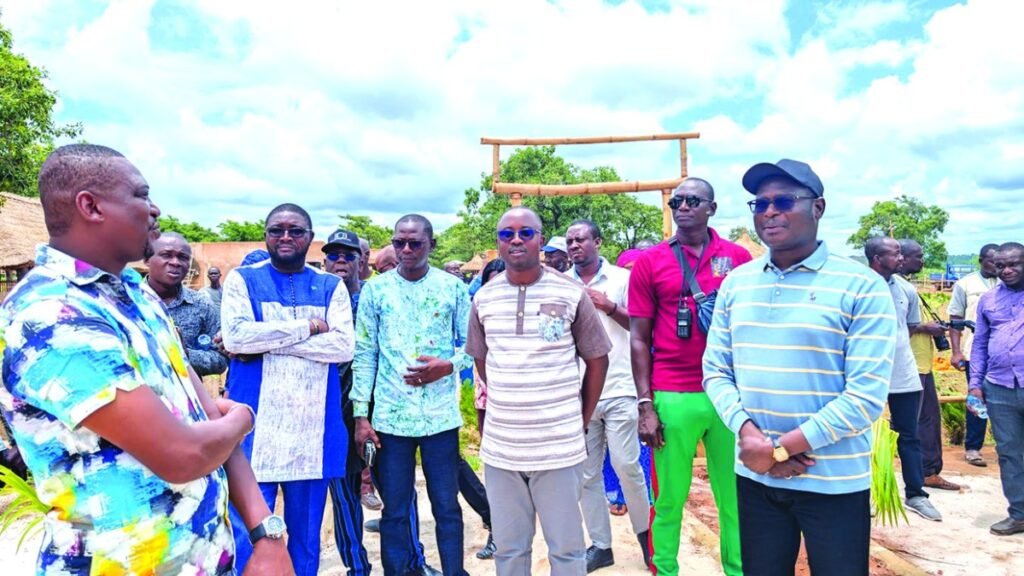 Projet de développement intégré de Samendeni : le ministre Gilbert Ouédraogo visite les infrastructures hôtelières et loisirs en construction Projet de développement intégré de Samendeni : le ministre Gilbert Ouédraogo visite les infrastructures hôtelières et loisirs en construction