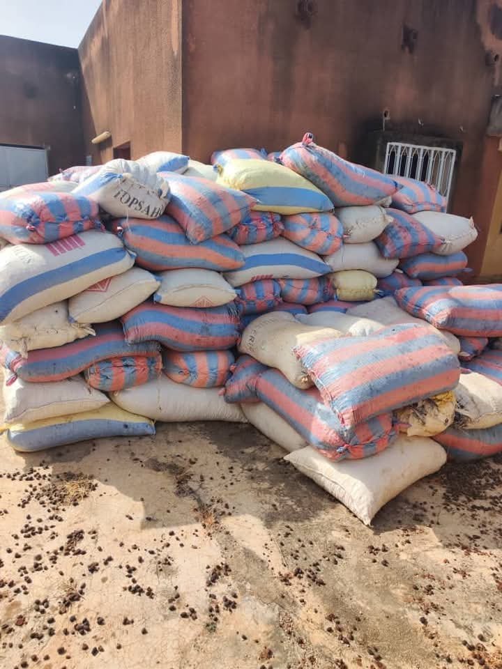 🔴 Burkina : La douane intercepte à Banfora et Léo des chargements d’amandes et de noix de karité destinés à l’exportation 🔴 Burkina : La douane intercepte à Banfora et Léo des chargements d’amandes et de noix de karité destinés à l’exportation