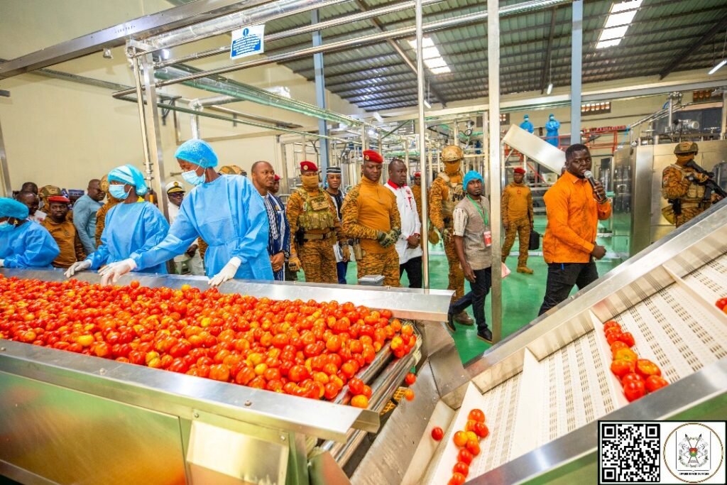 🔴 Industrie : le capitaine IB lance une nouvelle usine de transformation de tomates à Yako