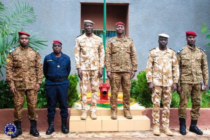 Le Directeur Général de la Police Nationale prend langue avec le Chef d’Etat-Major de la Gendarmerie Nationale et le Commandant de la Brigade Nationale des Sapeurs-Pompiers Le Directeur Général de la Police Nationale prend langue avec le Chef d’Etat-Major de la Gendarmerie Nationale et le Commandant de la Brigade Nationale des Sapeurs-Pompiers