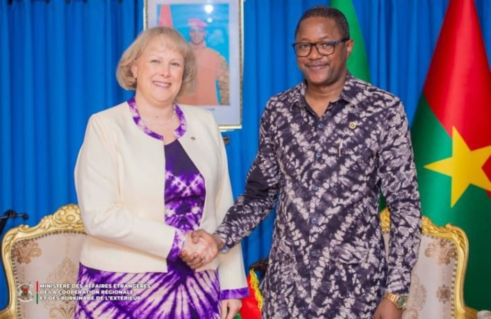 Coopération bilatérale : Le Chef de la diplomatie burkinabè et l’ambassadeur des Etats-Unis se concertent dans la perspective d’un partenariat gagnant-gagnant Coopération bilatérale : Le Chef de la diplomatie burkinabè et l’ambassadeur des Etats-Unis se concertent dans la perspective d’un partenariat gagnant-gagnant