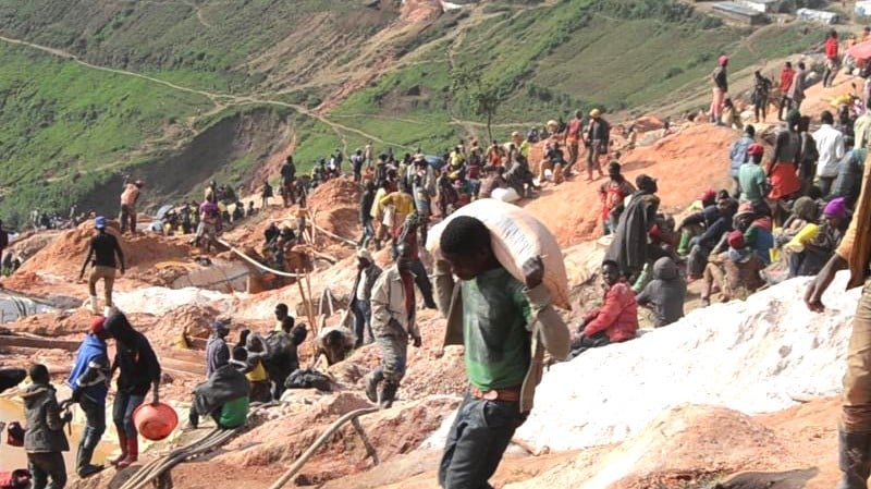 RDC : Au moins 200 morts après l’effondrement d’une mine de coltan RDC : Au moins 200 morts après l’effondrement d’une mine de coltanÂ