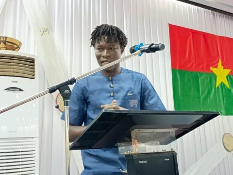 Burkina/Culture : « Le slam peut guérir les maux de la société et contribuer au développement », Maître LV, artiste slameur Burkina/Culture : « Le slam peut guérir les maux de la société et contribuer au développement », Maître LV, artiste slameur