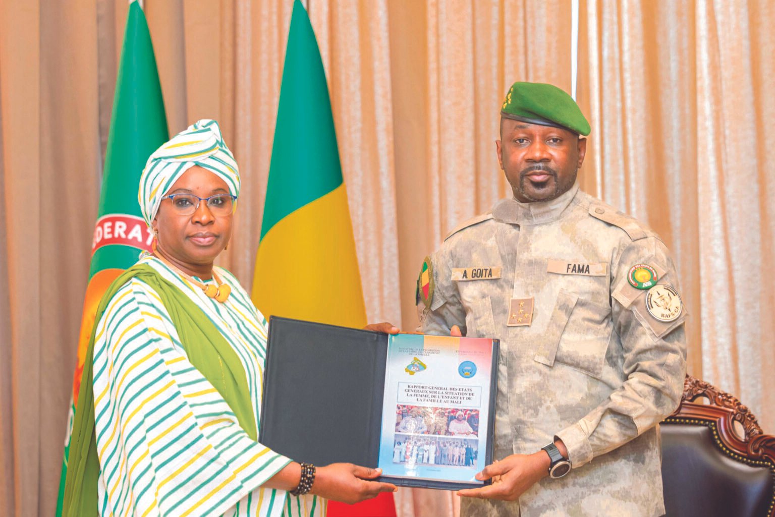 Femme, enfant et famille: remise du rapport général des Etats généraux au Président Goïta