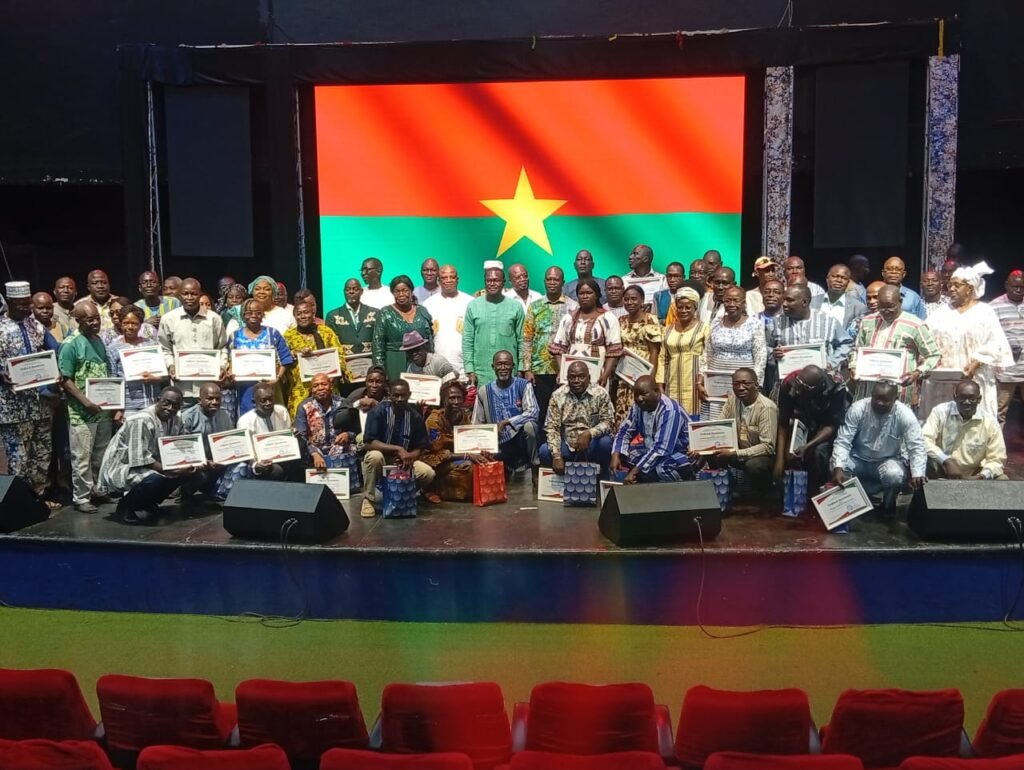 Assemblée législative de Transition: hommage aux agents admis à la retraite et décorés Assemblée législative de Transition: hommage aux agents admis à la retraite et décorés