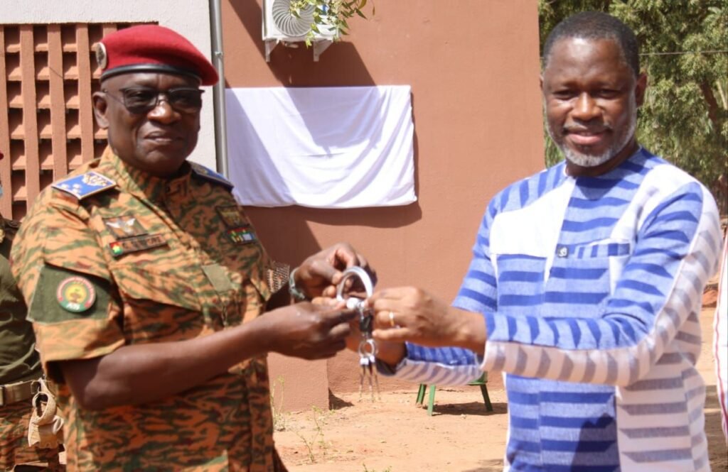 Centre médical militaire de Dédougou:  le ministre Emile Zerbo inaugure un bloc médical d’hospitalisation