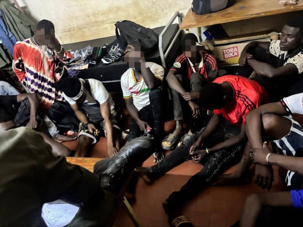 Vente et consommation de stupéfiants au marché Rood-Wooko: une trentaine de personnes de 14 à 27 ans interpelées Vente et consommation de stupéfiants au marché Rood-Wooko: une trentaine de personnes de 14 à 27 ans interpelées