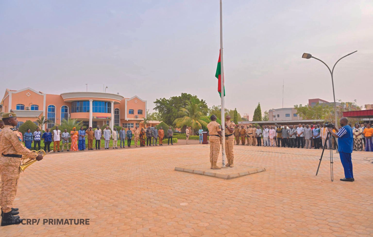 Montée des couleurs à la Primature: le Premier ministre appelle à intensifier l’action gouvernementale au service des populations